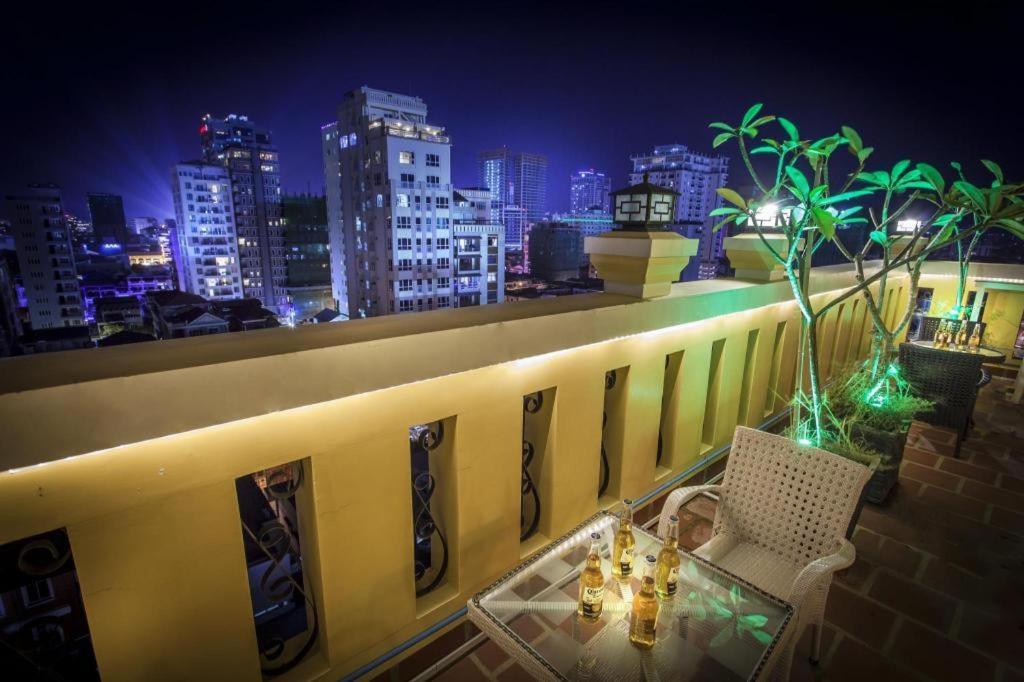 The Mou Hotel Phnom-Penh Buitenkant foto